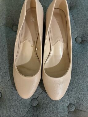H by Halston Blush Nude Round-Toe Low Heel Pumps sz 10